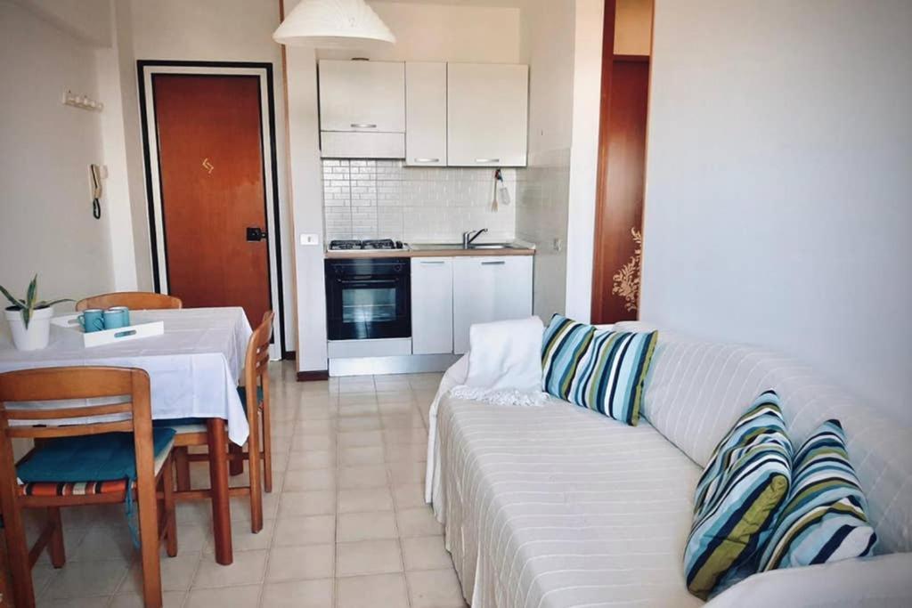 Appartamento Bilocale vista mare Fano Esterno foto